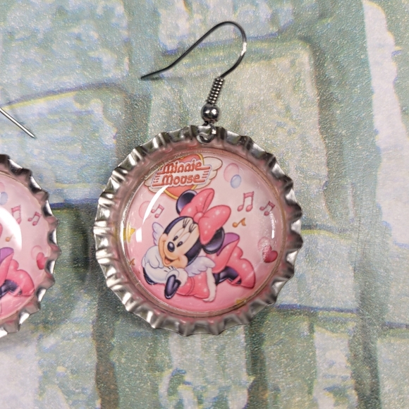 Minnie Mouse Bottle Cap Earrings Pink Silver Rare‎ - Picture 2 of 4